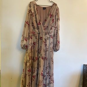 Long sleeve flowy floral print city chic maxi dress